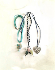 Set di tre collane dallo stile