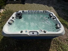 Minipiscina idromassaggio PassionSpas per interni o esterni.