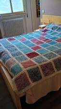 Coperta matrimoniale fatta a mano ai ferri e all'uncinetto