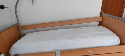 Letto elettrico degenza