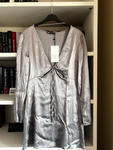Vestito corto satinato grigio