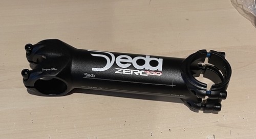 Deda elementi zero 100 - zero, 82º
