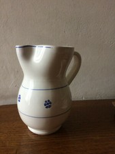 Particolare vecchia brocca acqua vino modello provenzale ceramica terracotta