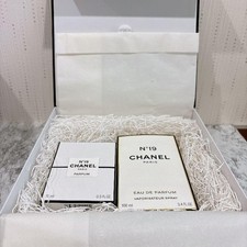 CHANEL N°19 Eau de Parfum