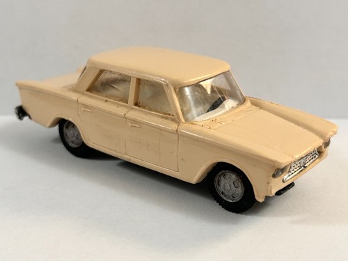 Politoys scala fiat 1300 - 1/41,