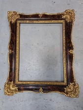 Cornice ornata a pastiglia