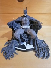 Statua Batman bianco e nero