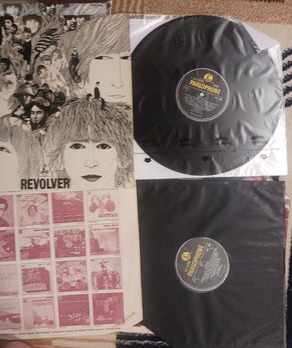 Beatles revolver - *,