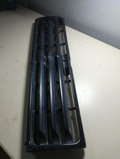 GRIGLIA ANTERIORE MITSUBISHI Pajero 2° Serie Diesel (1990) RICAMBI USATI 704921