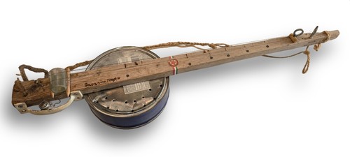 Cigar box guitar - cigar,