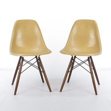 Herman Miller Eames DSW coppia (2) sedie vintage con guscio laterale da pranzo ocra chiaro