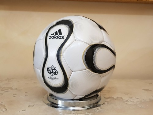 Adidas official teamgeist - adidas,