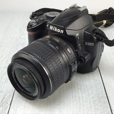 Fotocamera Nikon D3000 con VR
