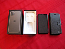 iPhone 11 Pro con auricolari