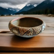 Ciotola in Terracotta Rustica Artigianale – Fascia Decorata con Stelle e Texture