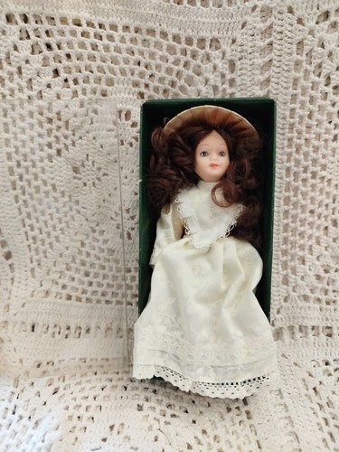 Dolls house - dolls',