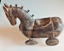 ANNI 90 Cavallo in legno su ruote con vano nascosto Scultura VINTAGE ETNICO