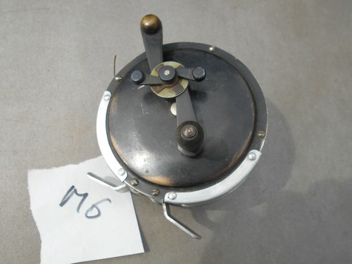 Ancien moulinet de pêche - m5.,