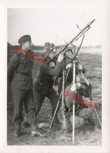 Soldatini con su - mg-34,