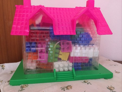 Casa con mattoncini - , in