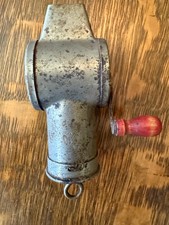 Antico macina noce moscata in