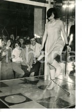 1967 MILANO I CHERUBINI Il ballo della pallina taj al piede - Foto 13x18 cm