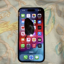 iPhone 15 128GB Schermo anteriore nero rotto e danneggiato sul lato 