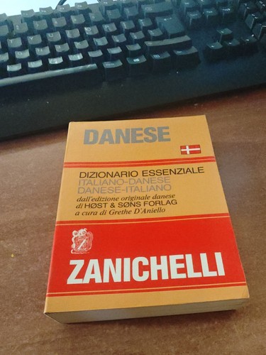 Danese dizionario essenziale - danese,