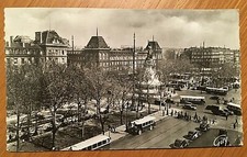 Cartolina di Parigi "Place de la Republique" viaggiata anno 1950