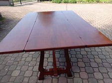 Tavolo massiccio in noce, apribile, da cm 55x160 a 110x160, come nuovo