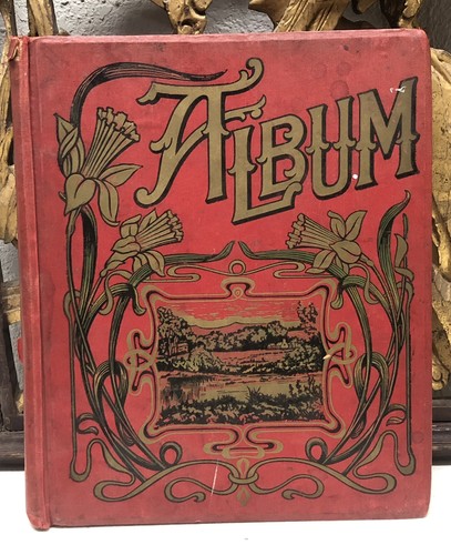 Antico album rosso vittoriano