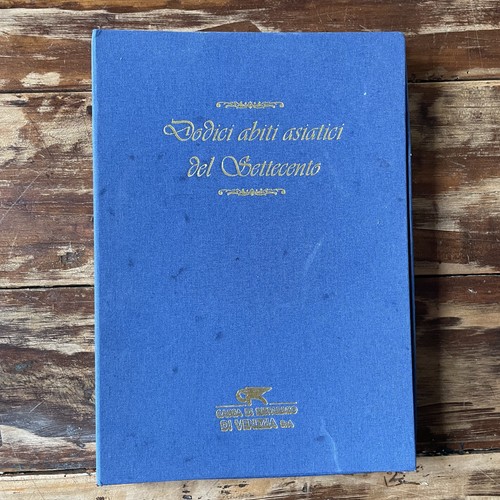 Dodici abiti asiatici del - dodici,