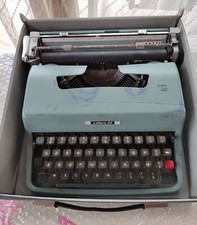 Macchina da scrivere Olivetti
