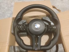 Volante inferiore piatto per