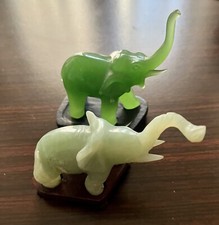 Elefanti In Giada con base in