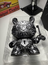 Kidrobot It's a F.A.D. Dunny by J*Ryu 8 pollici vinile ARGENTO con scatola e firmato. 
