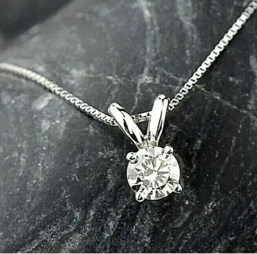 Ciondolo solitario moissanite
