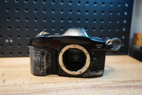 Minolta dynax 9xi - (b),