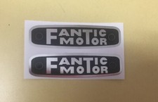 FANTIC MOTOR COPPIA ADESIVI, STICKERS PER PLACCHETTA SERBATOIO (10cm X 2,6cm)