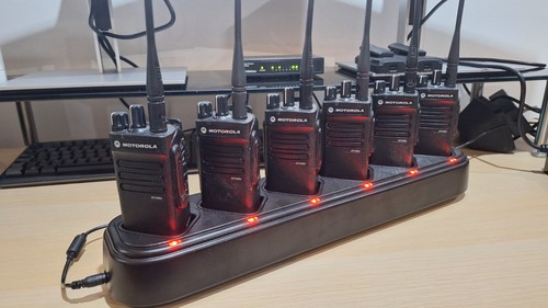 Motorola dp2400e uhf dmr radio - motorola,