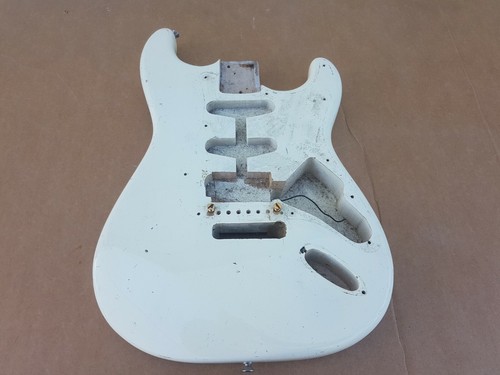1983 squier fender - by,