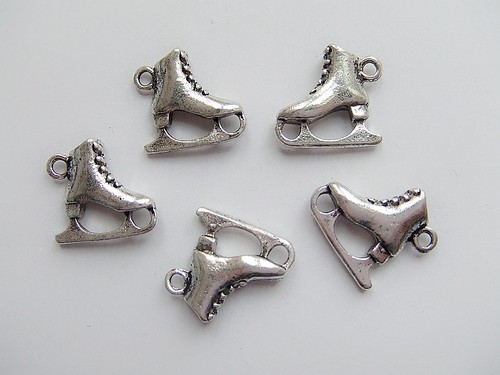 5pz charms ciondoli pattini