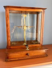 Antica bilancia da farmacia