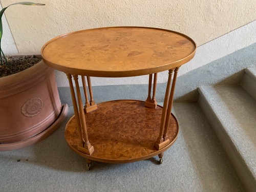 Tavolino ovale con due - , piani