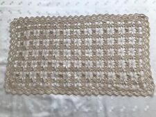  Centrino  per tavolino lavorato a mano all'uncinetto colore ecrù