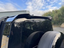 SPOILER TETTO POSTERIORE PER LAND ROVER DEFENDER 90 110 130 L663 2020+ NERO LUCIDO
