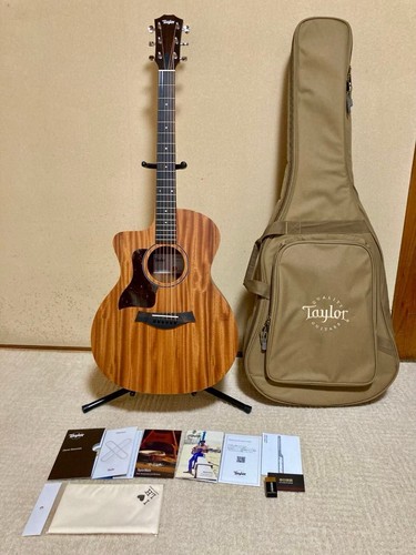 Chitarra acustica mancina