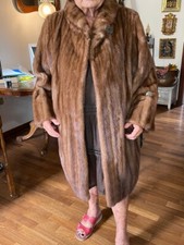 VISONE FEMMINA LUNGHEZZA INTERA DI VINICIO PAJARO MADE IN ITALY