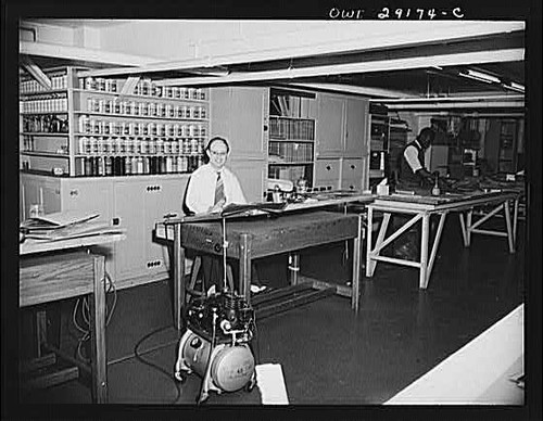 Foto 1889 laboratorio interno - foto:1889,