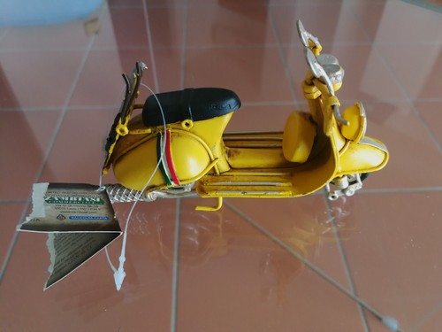 Modellino vespa metallo - in,